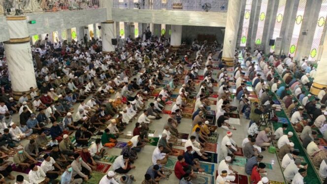 
					Salat Id di Masjid Raya Jayapura, Simbol Perdamaian Umat