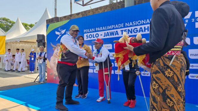 
					Alfonsina dan Zadrak kawinkan medali pertama Peparnas XVII untuk Papua