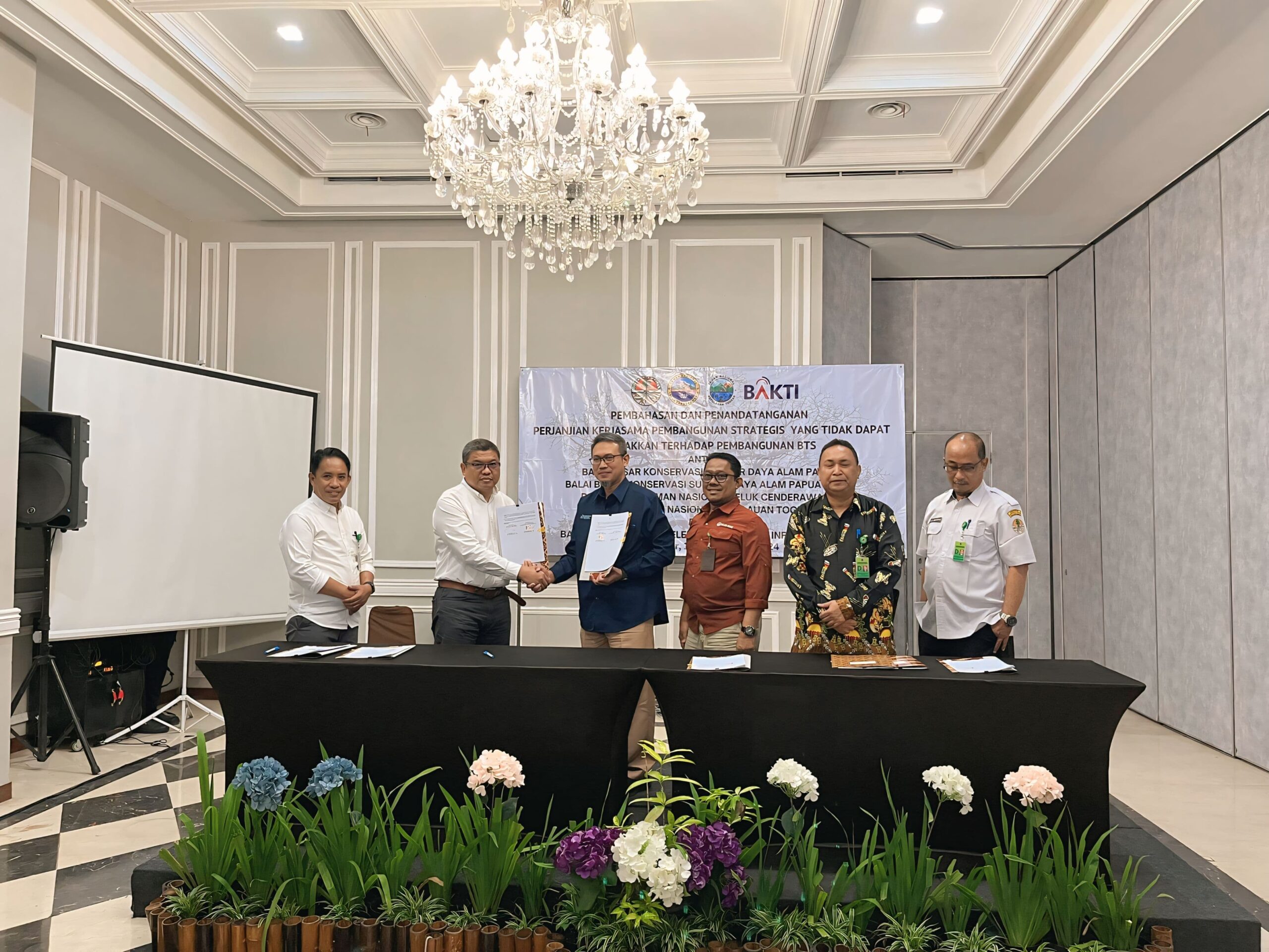 BAKTI Tandatangani PKS Pembangunan BTS dengan Empat Balai dari Papua dan Sulawesi