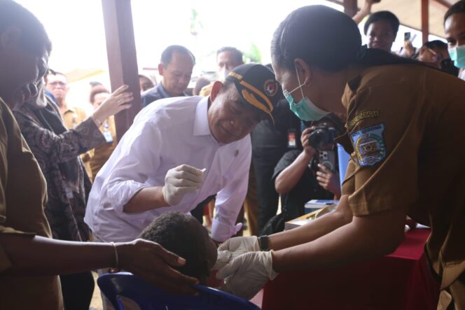 
					Menko PMK Tinjau Pelaksanaan PIN Polio di Sorong