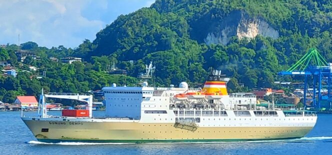 
					Kapal laut yang dioperatori PT Pelni dengan rute Pelabuhan Kota Jayapura / Djaps