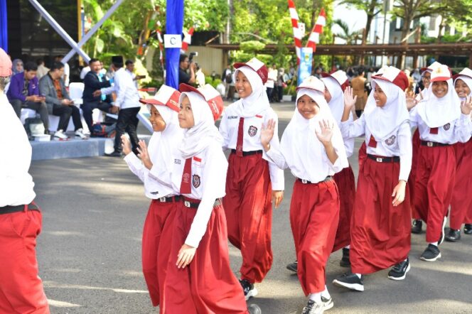 
					Siswa Sekolah Dasar mengikuti jambore GTK Hebat / Dok Kemendikbud