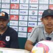 Pelatih Persipura, Ricardo Salampessy bersama Boaz Solossa pada konferensi pers usai pertandingan Pesipura vs Gresik United 