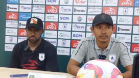 Pelatih Persipura, Ricardo Salampessy bersama Boaz Solossa pada konferensi pers usai pertandingan Pesipura vs Gresik United 