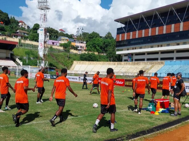 
					Skuad Persipura saat berlatih di Stadion Mandala / Dok. Persipura 