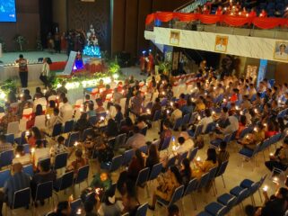 Suasana Ibadah Perayaan Natal Pemprov Papua di Gedung Sasana Krida / Euforia
