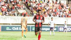 Ramai Rumakiek berkostum Merah Hitam / Instagram Ramai Rumakiek