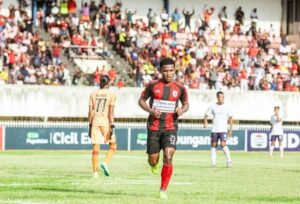 Ramai Rumakiek berkostum Merah Hitam / Instagram Ramai Rumakiek
