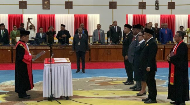 Suasana pelantikan pimpinan definitif DPR Papua masa jabatan 2024-2029