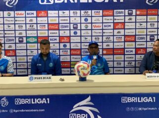 Emral Abus dan Julian Velasquez pada konferensi pers jelang pertandingan kontra Persib Bandung 