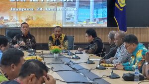 Pertemuan Pemerintah Provinsi Papua dengan Anggota Komisi XIII DPR RI, Yan Permenas Mandenas di Kantor Gubernur Papua