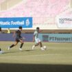 Dua pemain PSIS membuntuti seorang pemain PSBS / dok media officer PSBS Biak Numfor