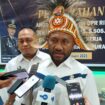 Anggota Komisi XIII DPR RI, Yan Mandenas didampingi Kakanwil Dirjen Pemasyarakatan Papua, Teguh Pamuji