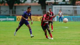 Boaz Solossa saat melepas tembakan ke gawang Rans / dok media officer Persipura