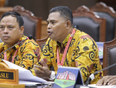 Petru Paulus Sarkol dari Bawaslu saat membacakan keterangan pada sidang perkara Nomor 236/PHPU.BUP-XXIII/2025 Perselisihan Hasil Pemilihan Umum Bupati Kabupaten Asmat, Jumat (31/1) di Ruang Sidang Panel 3 MK. Foto Humas MK RI/Bayu