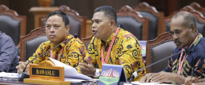 
					Petru Paulus Sarkol dari Bawaslu saat membacakan keterangan pada sidang perkara Nomor 236/PHPU.BUP-XXIII/2025 Perselisihan Hasil Pemilihan Umum Bupati Kabupaten Asmat, Jumat (31/1) di Ruang Sidang Panel 3 MK. Foto Humas MK RI/Bayu