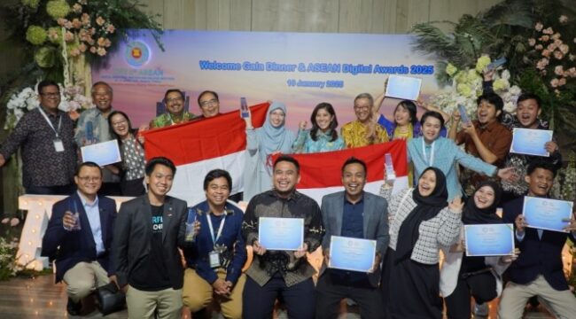 Menkomdigi, Meutya Hafid foto bersama Penerima Penghargaan ASEAN Digital Awards 2025 / dok Komdigi.go.id