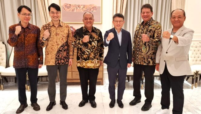 
					Ketum KONI Pusat, Marciano Norman bersama delegasi Korea Selatan / KONI.or.id