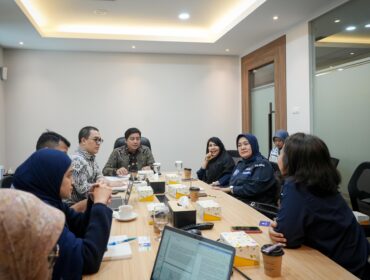 Staf Ahli Kemenko Perekonomian Bidang Pembangunan Daerah Haryo Limanseto saat menerima audiensi Asosiasi Perusahaan Perjalanan Wisata Indonesia (ASITA) di Jakarta, Selasa (21/01).