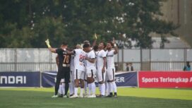 Skuad Persipura melakukan selebrasi 