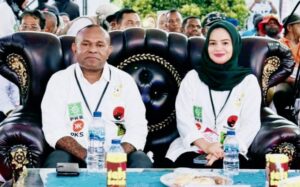 Pasangan Calon Bupati Nomor Urut 01, Dominggus Catue, S. KM, M. Kes - H. Jumriati, SH