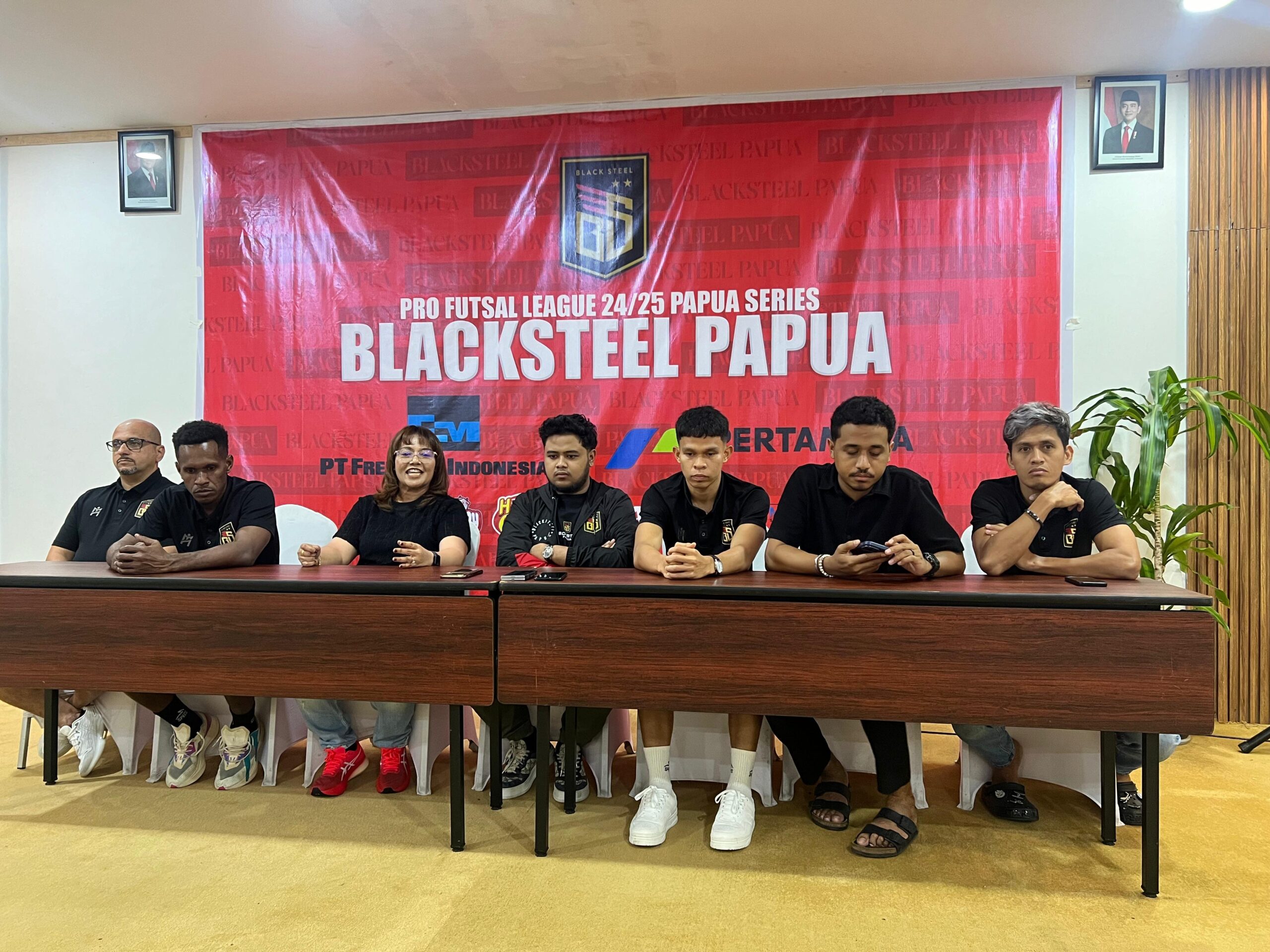 Blacksteel Papua pada konferensi pers - Ist