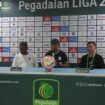 Ricardo Salampessy dan Alex Dusay pada konferensi pers