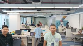Karyawan Bank Mandiri Kanwil XII Jayapura usai menyanyikan lagu Indonesia Raya - Sujarwo
