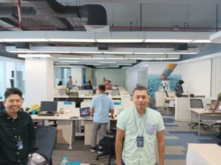 Karyawan Bank Mandiri Kanwil XII Jayapura usai menyanyikan lagu Indonesia Raya - Sujarwo