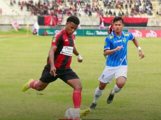Duel Ramai Rumakiek dan pemain Persibo - Instagram Persipura
