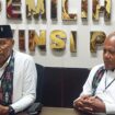 Paslon Benhur Tomi Mano - Constant Karma gelar konferensi pers usai mendaftar di KPU Papua