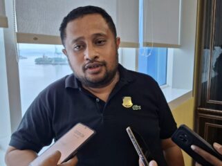 Ketua DPR Papua, Denny Henrry Bonai 