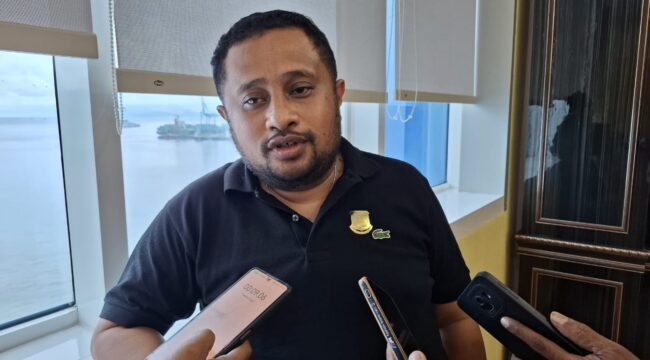 Ketua DPR Papua, Denny Henrry Bonai 