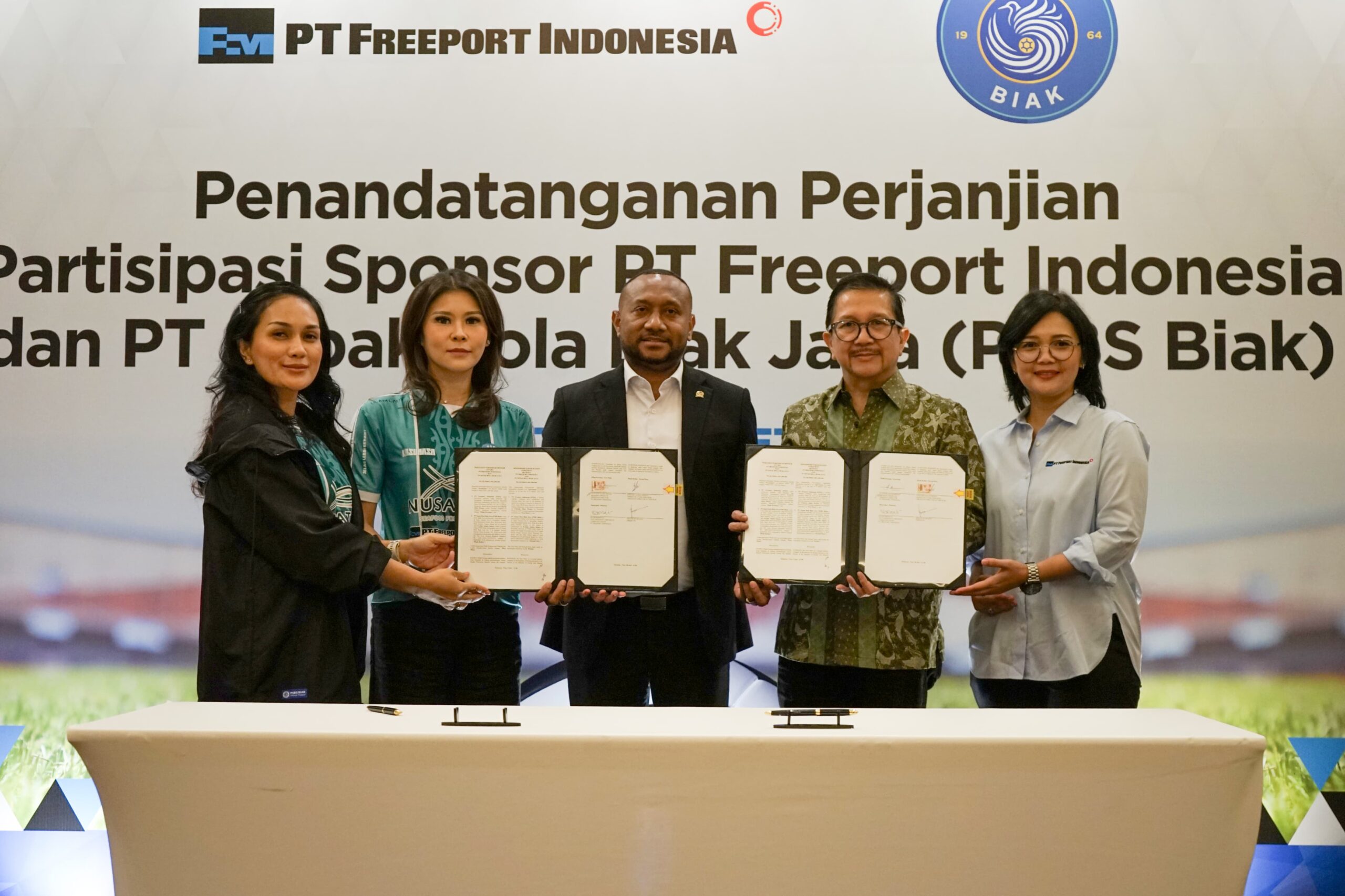 PT Freeport Sponsori PSBS Biak Rp 8 Miliar