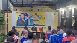 H. Jayakusuma berdialog dengan para mahasiswa terkait aspirasi pengawasan pelaksanaan Otsus 