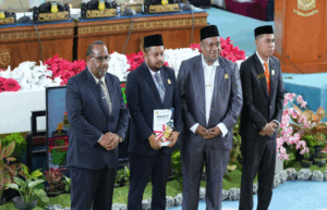 Penyerahan LKPJ - Papua.go.id