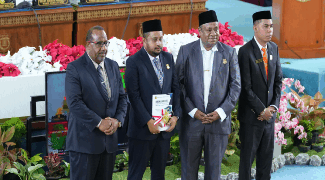 Penyerahan LKPJ - Papua.go.id