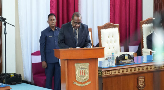 Sekda Papua, Yohanis Walilo membacakan laporan - Papua.go.id