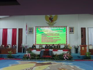 Suasana Rapat Paripurna di Ruang Rapat DPR Papua 