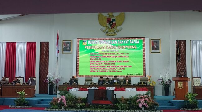 Suasana Rapat Paripurna di Ruang Rapat DPR Papua 