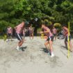 Skuad PSBS Biak saat berlatih di Pantai Holtekamp, Kota Jayapura 