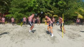 Skuad PSBS Biak saat berlatih di Pantai Holtekamp, Kota Jayapura 