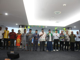 Foto bersama anggota dewan dan Sekwan DPR Papua pada pelaksanaan halal bihalal / ist