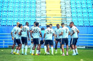 Para pemain PSBS Biak menggelar latihan 