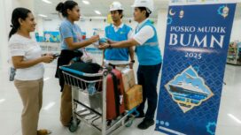 Tampak Petugas PLN sedang melayani masyarakat - dok pln.co.id