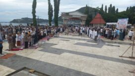 Sholat Idul Fitri di Halaman Kantor Gubernur Papua / dok Papua.go.id