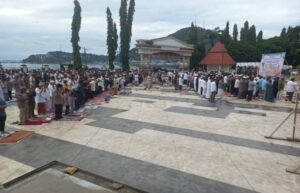 Sholat Idul Fitri di Halaman Kantor Gubernur Papua / dok Papua.go.id