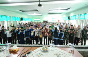 Pj Gubernur Papua melepas keberangkatan jemaah haji dari Papua - dok papua.go.id