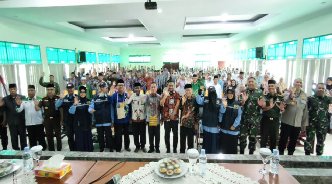 Pj Gubernur Papua melepas keberangkatan jemaah haji dari Papua - dok papua.go.id