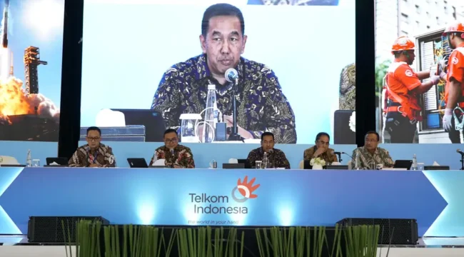 SVP Group Sustainability and Corporate Communication Telkom Ahmad Reza, Direktur Human Capital Management Telkom Henry Christiadi, Wakil Direktur Utama Telkom Muhammad Awaluddin, Direktur Wholesale & International Service Telkom Honesti Basyir, dan Direktur Network Telkom Nanang Hendarno pada saat sesi Press Conference RUPST Telkom Tahun Buku 2024, di Jakarta - dok Telkom